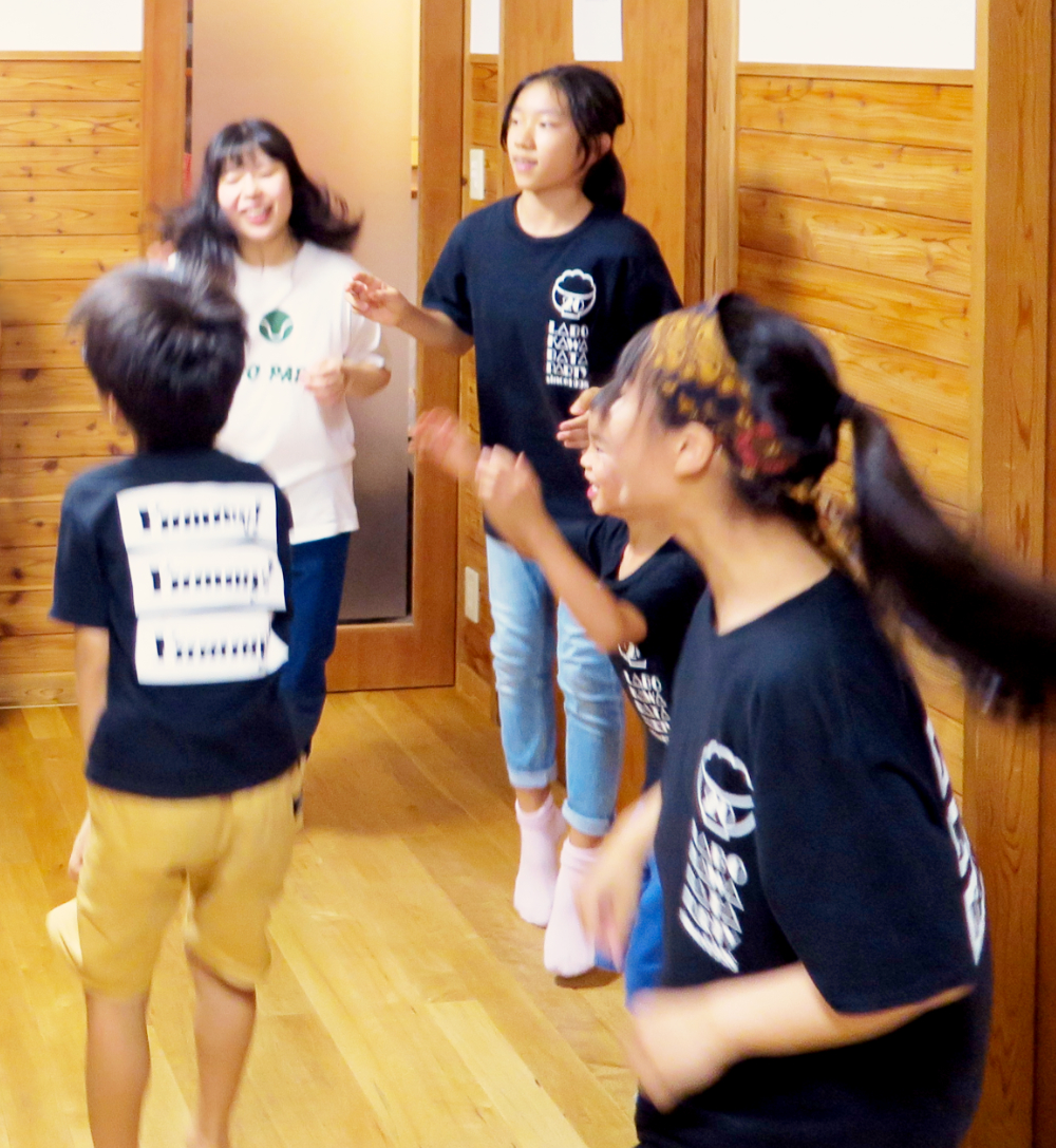 京都上桂で英語と日本語をつかった教育をおこなうラボかわばたパーティ。教室の様子